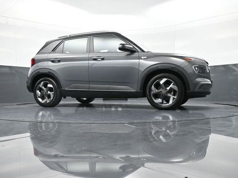 Certified 2022 Hyundai Venue Limited FWD image 26
