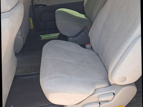 Used 2013 Toyota Sienna L FWD image 8