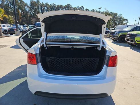 Used 2013 Kia Forte EX image 16