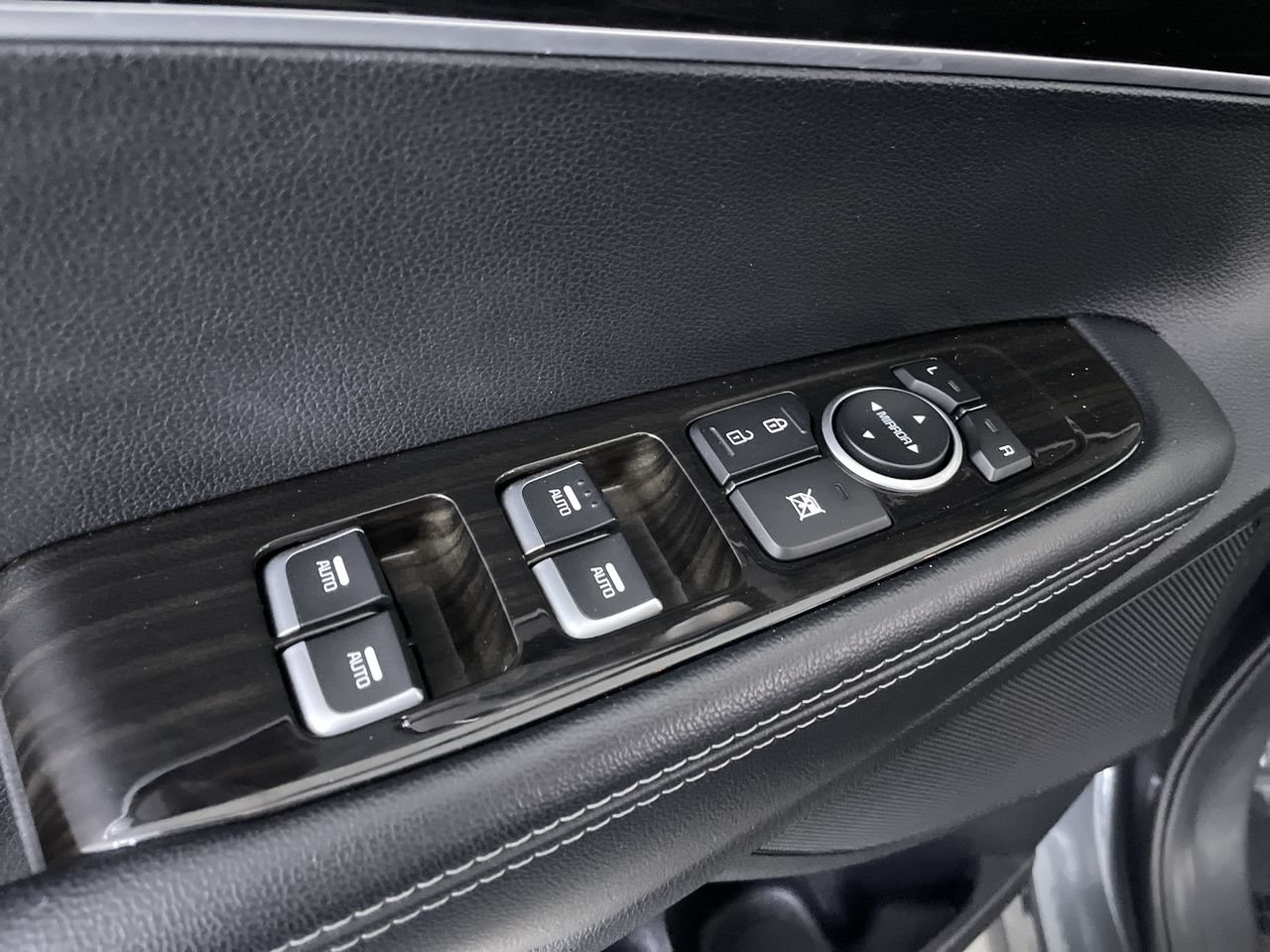 Used 2020 Kia Sorento LX AWD/4WD image 12