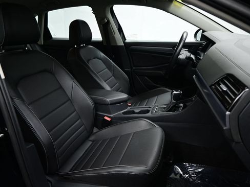 Used 2024 Volkswagen Jetta SE FWD image 13