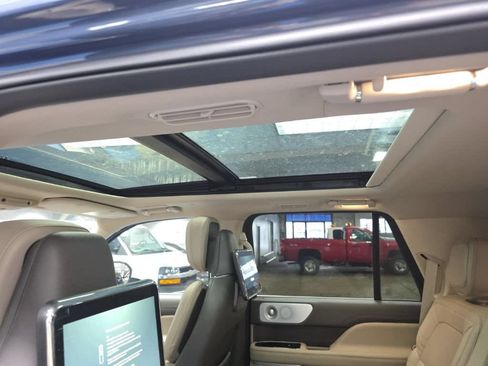 Used 2023 Lincoln Navigator Reserve AWD/4WD image 19