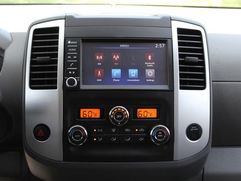 Used 2020 Nissan Frontier SV AWD/4WD image 17