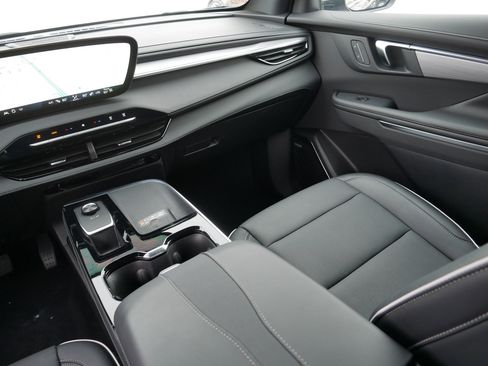 Used 2025 Buick Enclave Preferred image 11