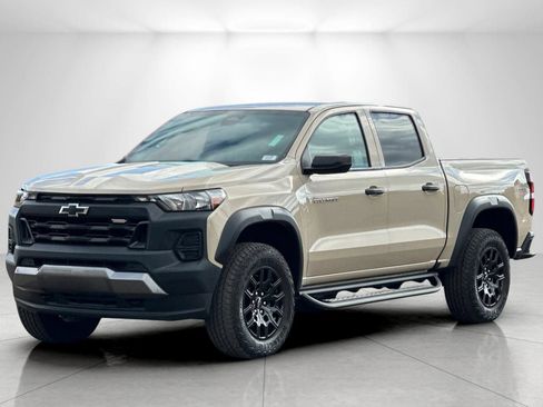 Used 2024 Chevrolet Colorado Trail Boss w/ Advanced Trailering Package AWD/4WD image 7