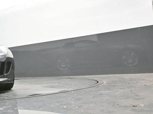 Used 2017 Jaguar F-TYPE R image 29