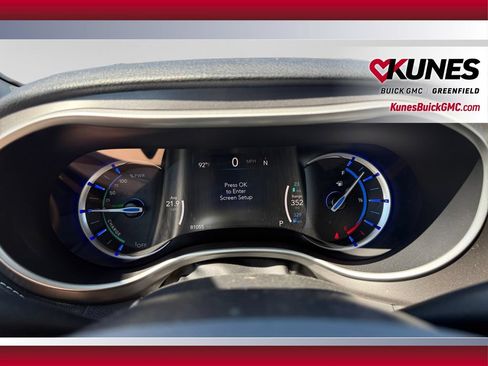 Used 2023 Chrysler Pacifica Touring-L FWD image 15