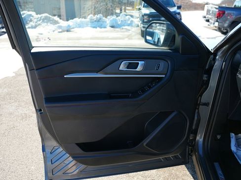 Used 2025 Ford Explorer ST-Line w/ ST-Line Street Pack image 18