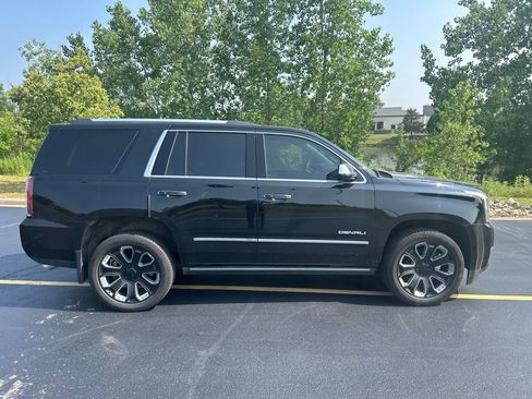 Used 2020 GMC Yukon Denali w/ Denali Ultimate Black Edition AWD/4WD image 2