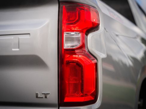 Used 2021 Chevrolet Silverado 1500 LT Trail Boss w/ Convenience Package II image 16