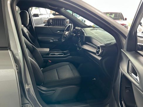 Used 2025 Chevrolet Equinox LT AWD/4WD image 32