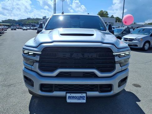 New 2026 RAM 2500 Laramie AWD/4WD image 9