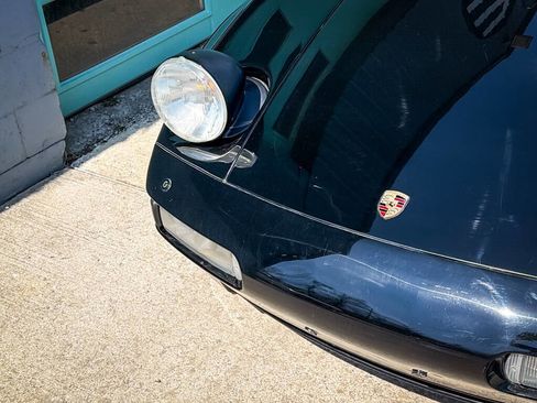 Used 1990 Porsche 928 image 7