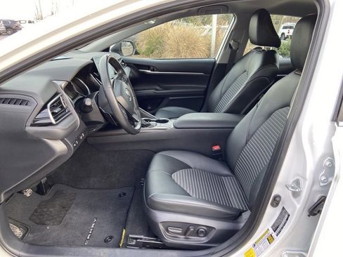 Used 2024 Toyota Camry SE image 33