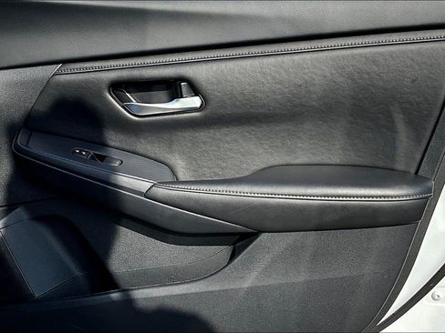 Used 2025 Nissan Sentra SV FWD image 18