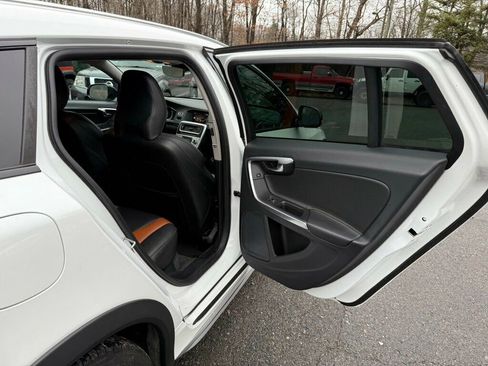 Used 2018 Volvo V60 T5 Cross Country w/ Convenience Package image 36