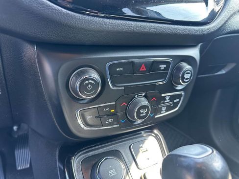 Used 2020 Jeep Compass Latitude image 14