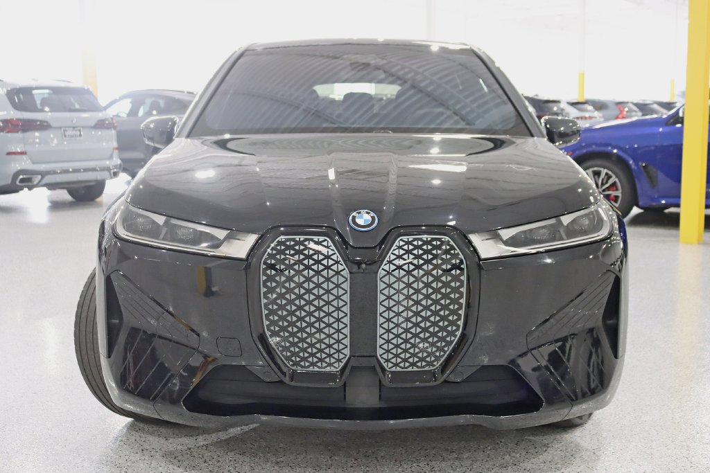 Used 2025 BMW iX xDrive50 w/ Premium Package AWD/4WD image 8
