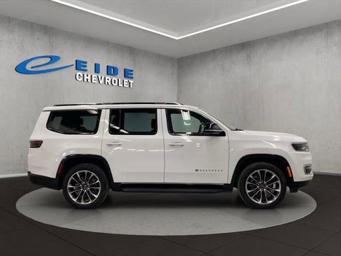 Used 2023 Jeep Wagoneer Series II w/ Premium Group I image 2