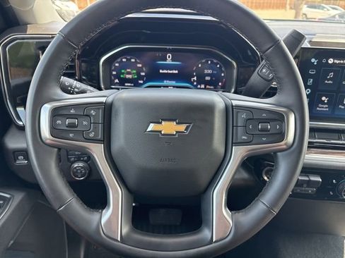 Used 2025 Chevrolet Silverado 2500 LT w/ Convenience Package AWD/4WD image 5