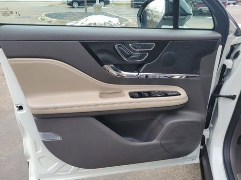 Certified 2024 Lincoln Corsair AWD image 18