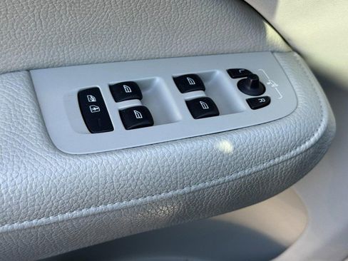 Certified 2022 Volvo S60 B5 Momentum image 25