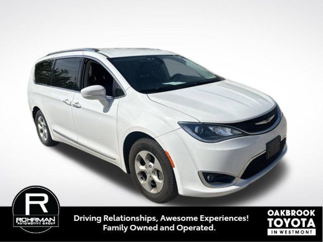 Used 2017 Chrysler Pacifica Touring-L Plus FWD image 2