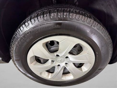 Used 2020 Toyota RAV4 LE FWD image 12