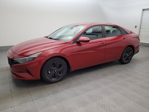 Used 2023 Hyundai Elantra SEL FWD image 2