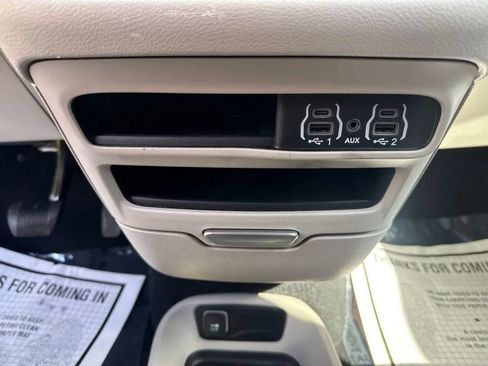 Used 2024 Chrysler Pacifica Touring-L FWD image 26