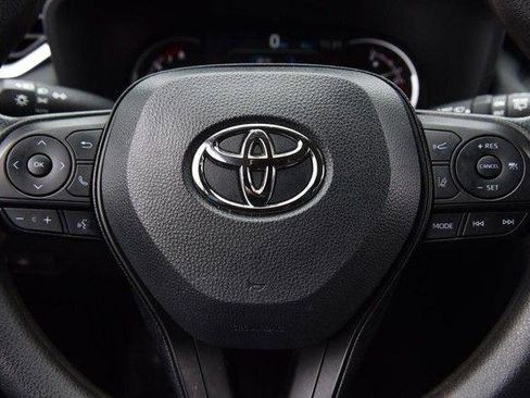 Used 2025 Toyota RAV4 XLE image 18