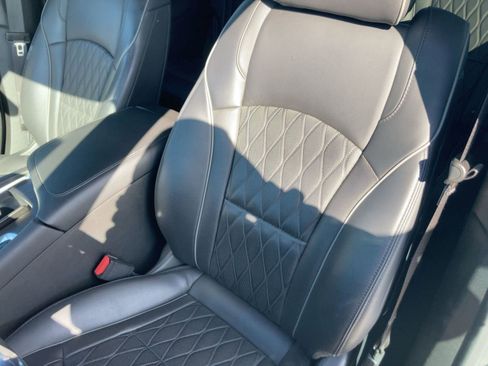 Used 2023 Buick Enclave Avenir image 21