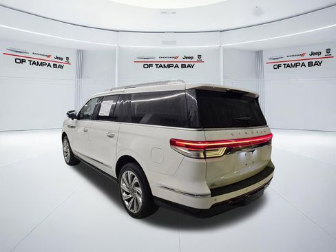 Used 2023 Lincoln Navigator L Reserve AWD/4WD image 4