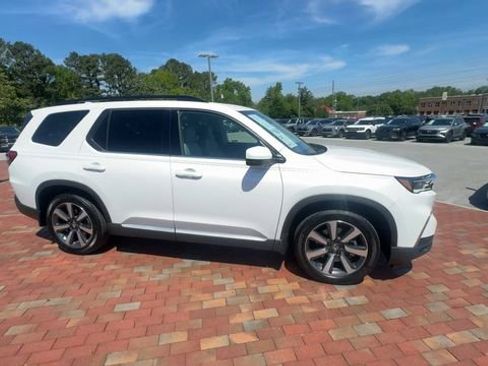 Certified 2023 Honda Pilot Touring image 4