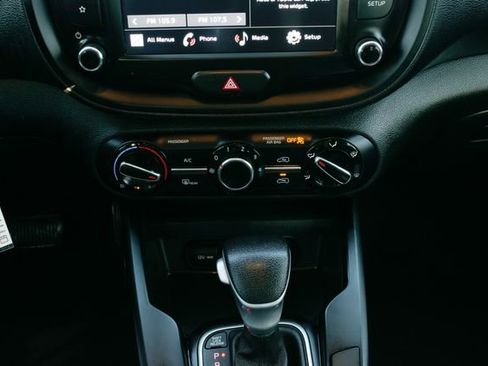 Used 2022 Kia Soul LX image 25