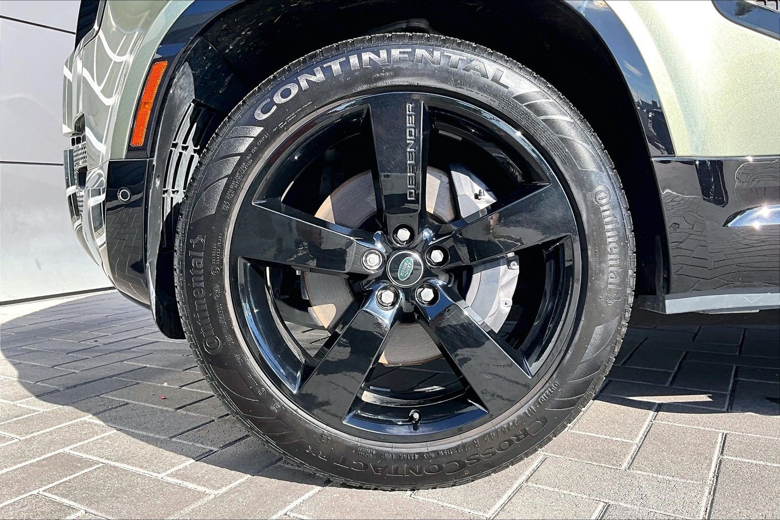 Used 2025 Land Rover Defender 110 X-Dynamic SE AWD/4WD image 9