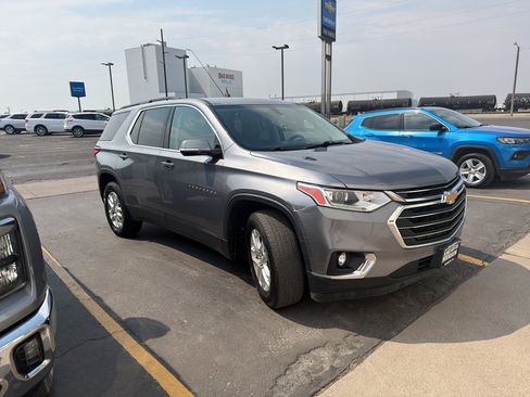 Used 2019 Chevrolet Traverse LT AWD/4WD image 1