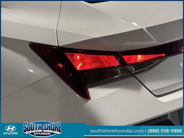 Certified 2024 Hyundai Elantra SE FWD image 12