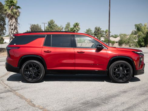 New 2026 Chevrolet Traverse RS image 3