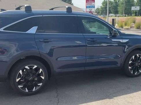 Certified 2025 Kia Sorento SX FWD image 8