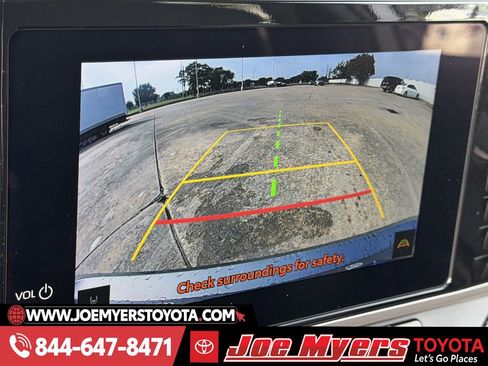 Used 2025 Toyota Camry SE w/ Convenience Package image 19