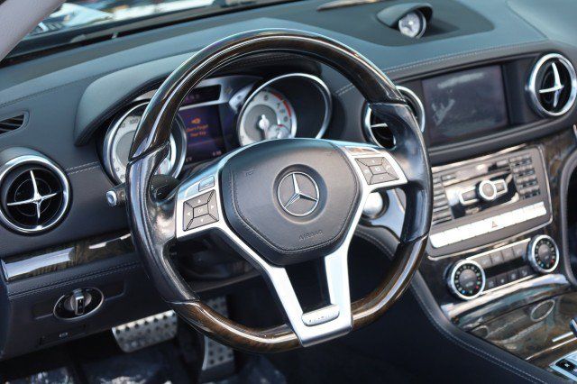 Used 2014 Mercedes-Benz SL 550 image 24