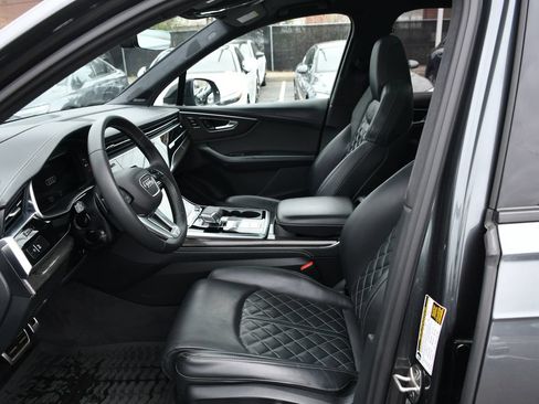 Used 2023 Audi SQ7 Prestige w/ Prestige Package AWD/4WD image 9