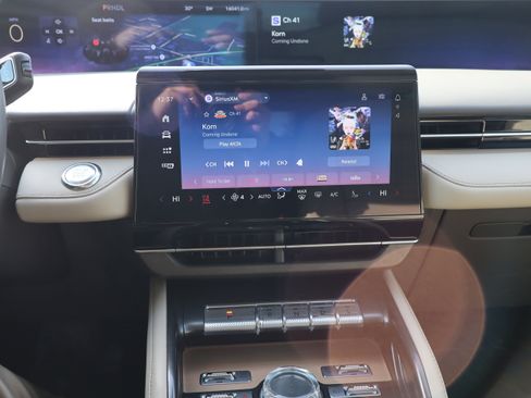 Used 2025 Lincoln Nautilus Reserve w/ Jet Appearance Package image 18