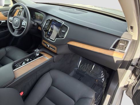 Used 2023 Volvo XC90 B6 Plus image 14