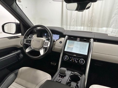 Used 2023 Land Rover Discovery HSE R-Dynamic AWD/4WD image 10