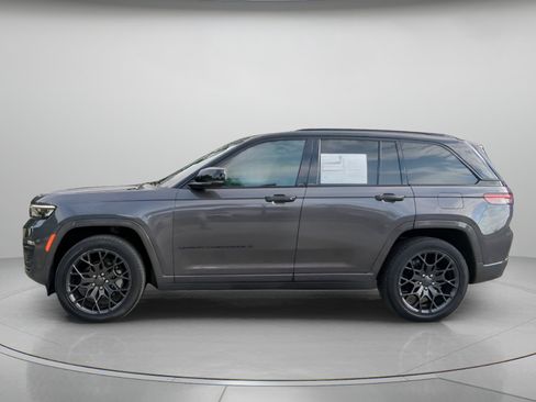 Used 2025 Jeep Grand Cherokee Summit w/ Obsidian Package AWD/4WD image 16