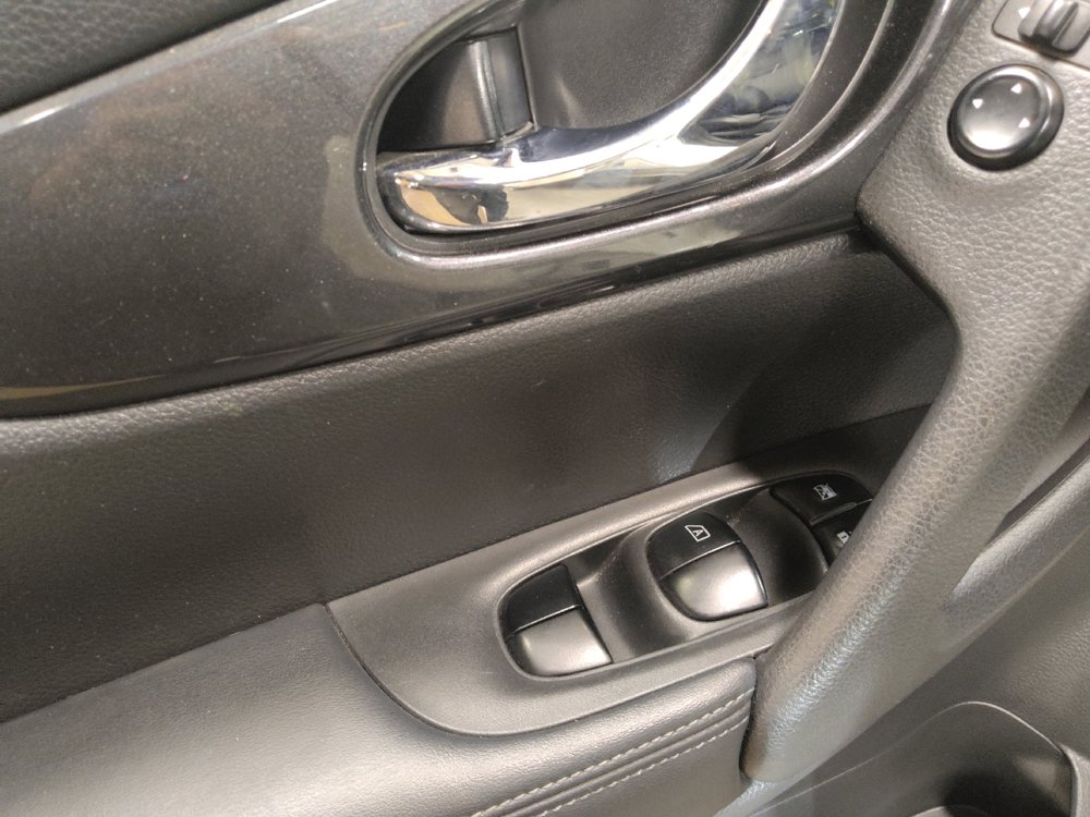 Used 2017 Nissan Rogue S FWD image 27