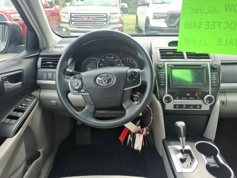 Used 2014 Toyota Camry LE FWD image 9
