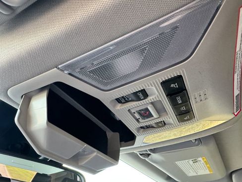 Used 2021 Toyota RAV4 XLE Premium image 32